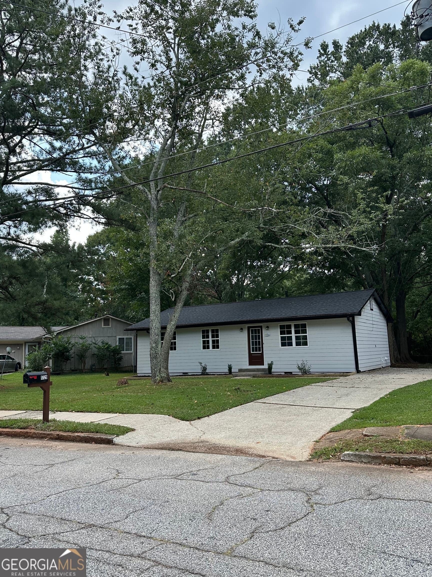 1729 W Austin Rd — photo 2