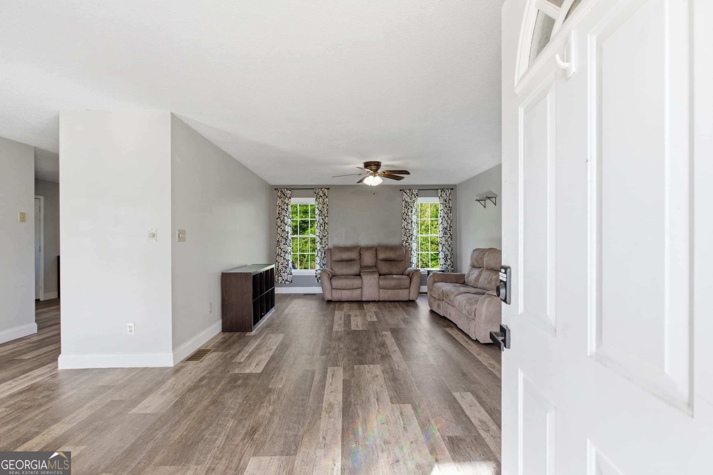 260 Brookhaven Circle — photo 2