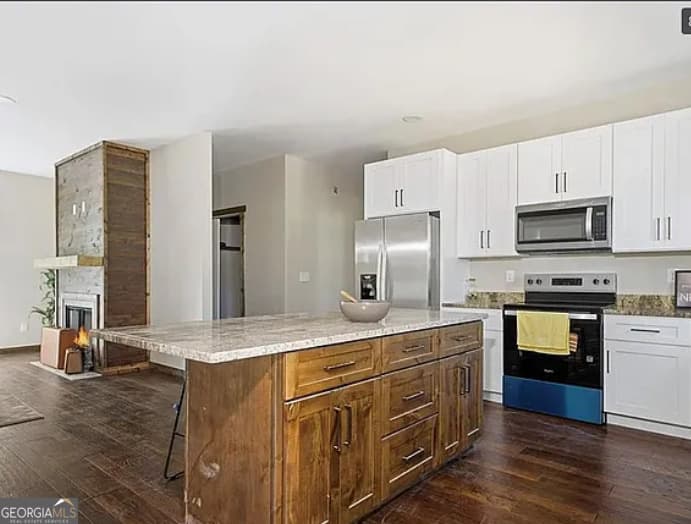 1968 Newport Dr — photo 2