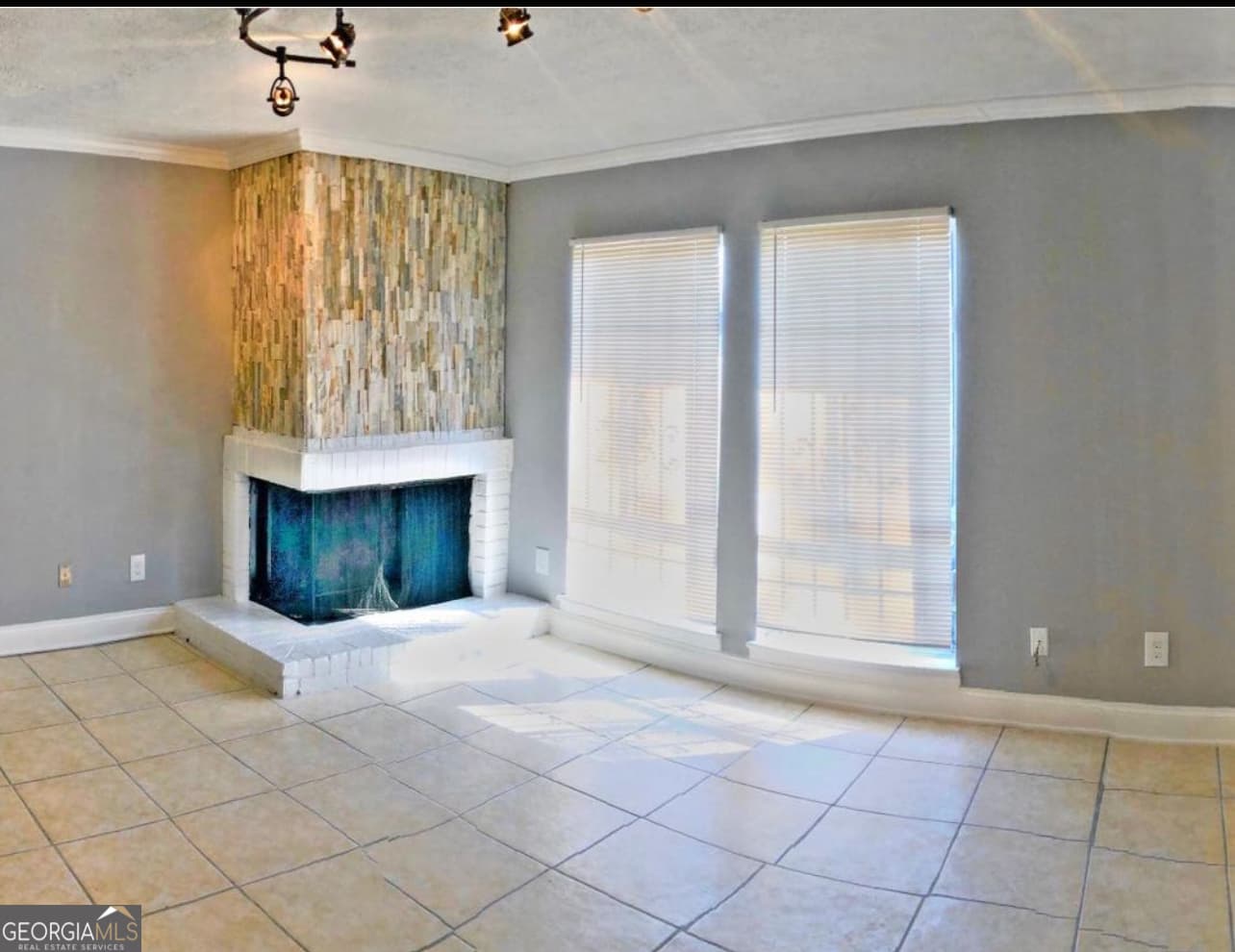 3190 Nectarine Circle — photo 2