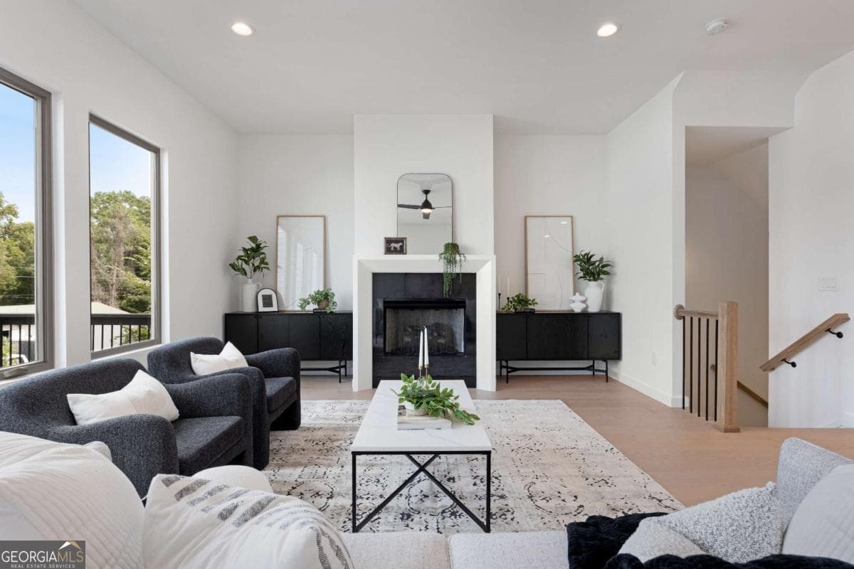 3076 Kelly St — photo 2