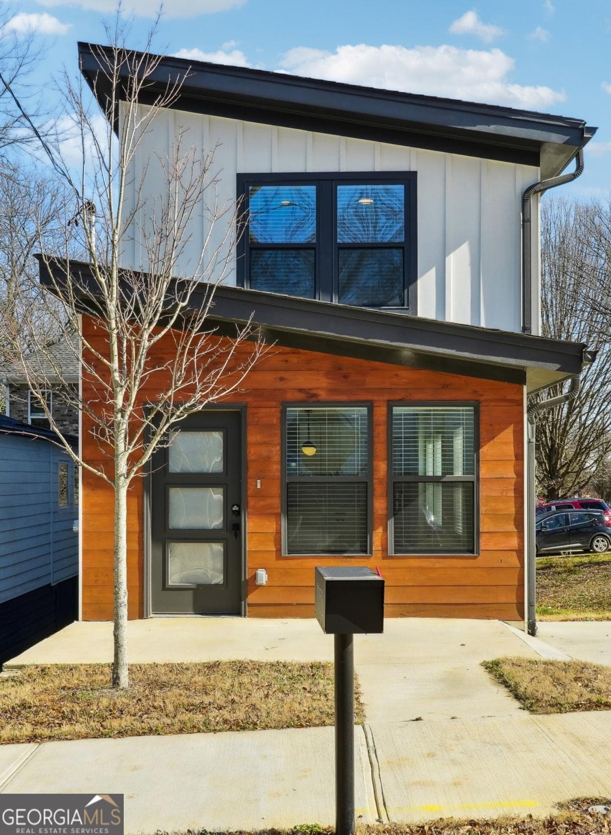 1058 West Sw Ave — photo 1