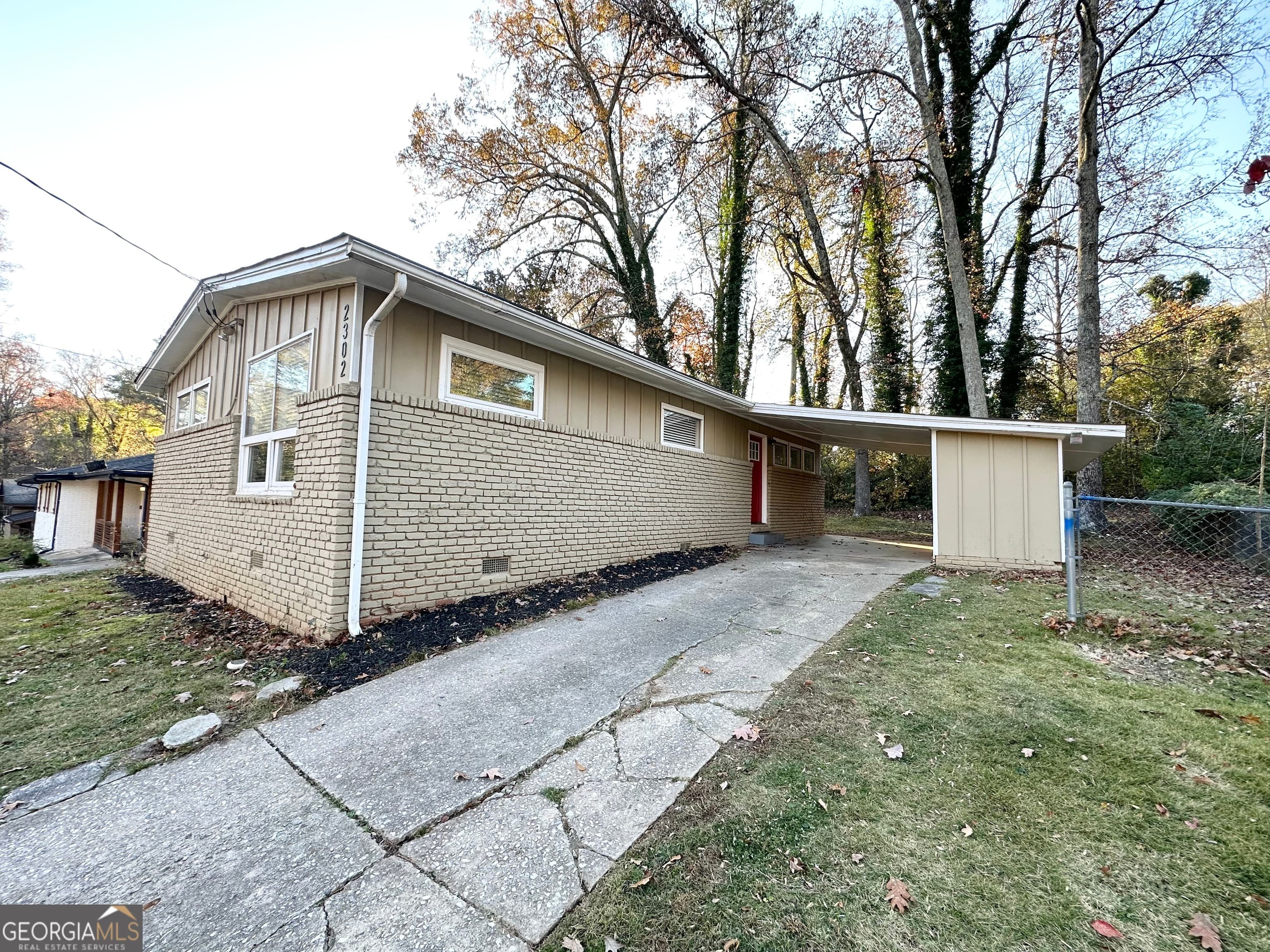 2302 Montrose Dr — photo 2