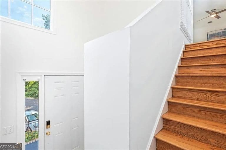 24 Saint Claire Ne Ln — photo 2