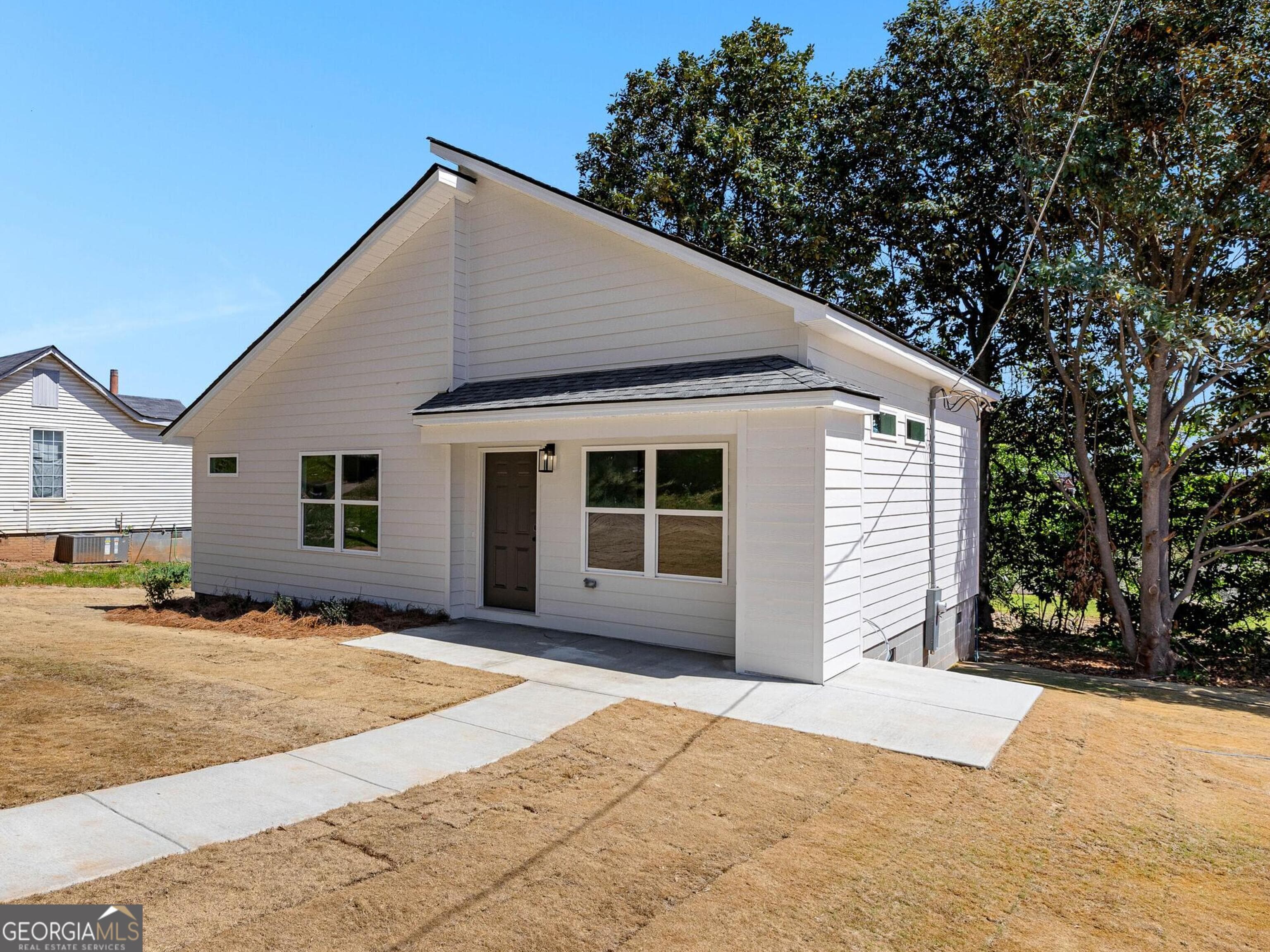 1015 Stonewall St — photo 2