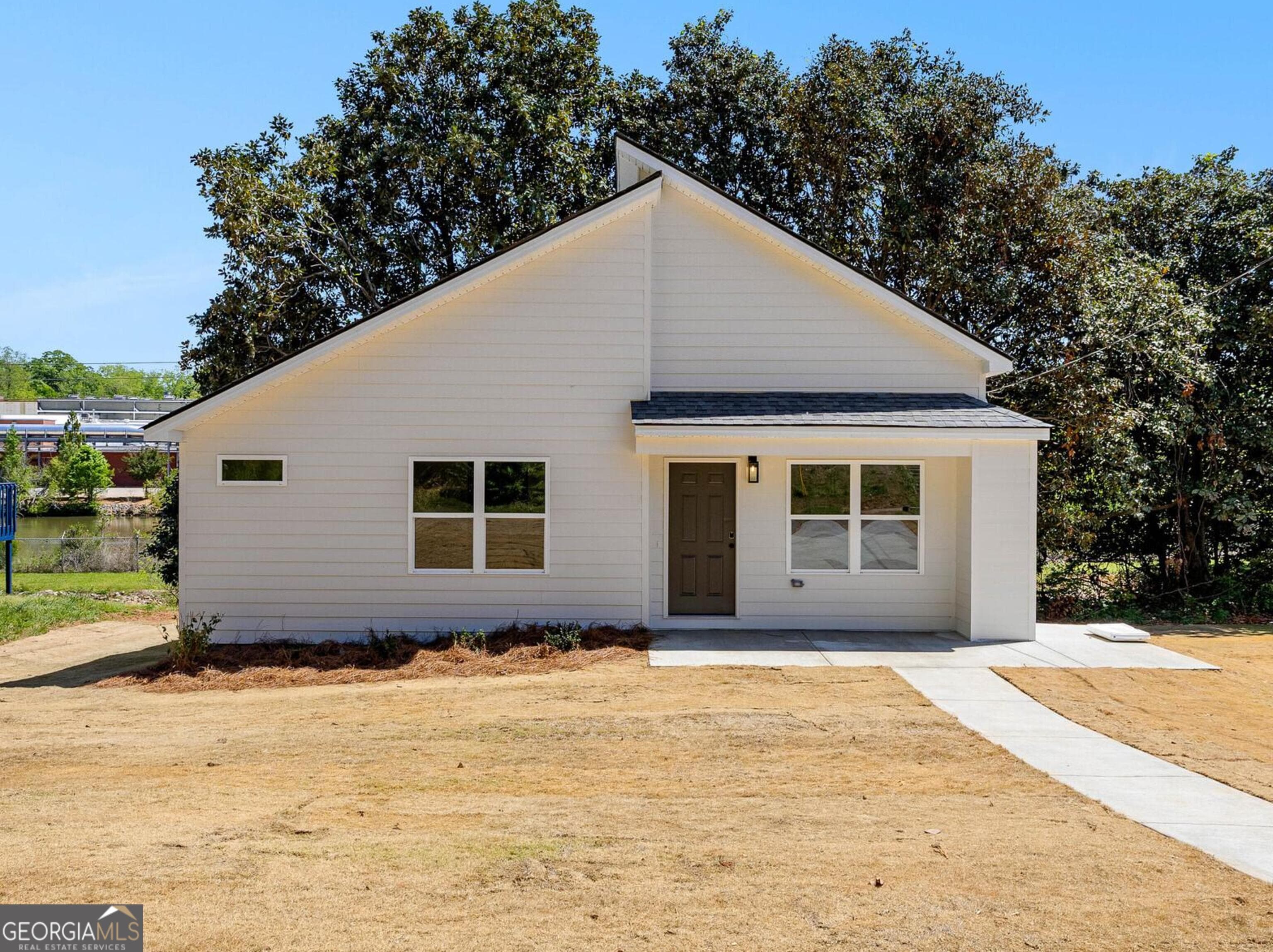 1015 Stonewall St — photo 1