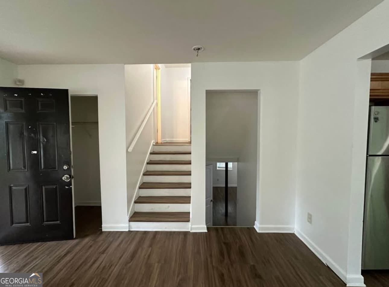 1247 Shoreham Dr — photo 2