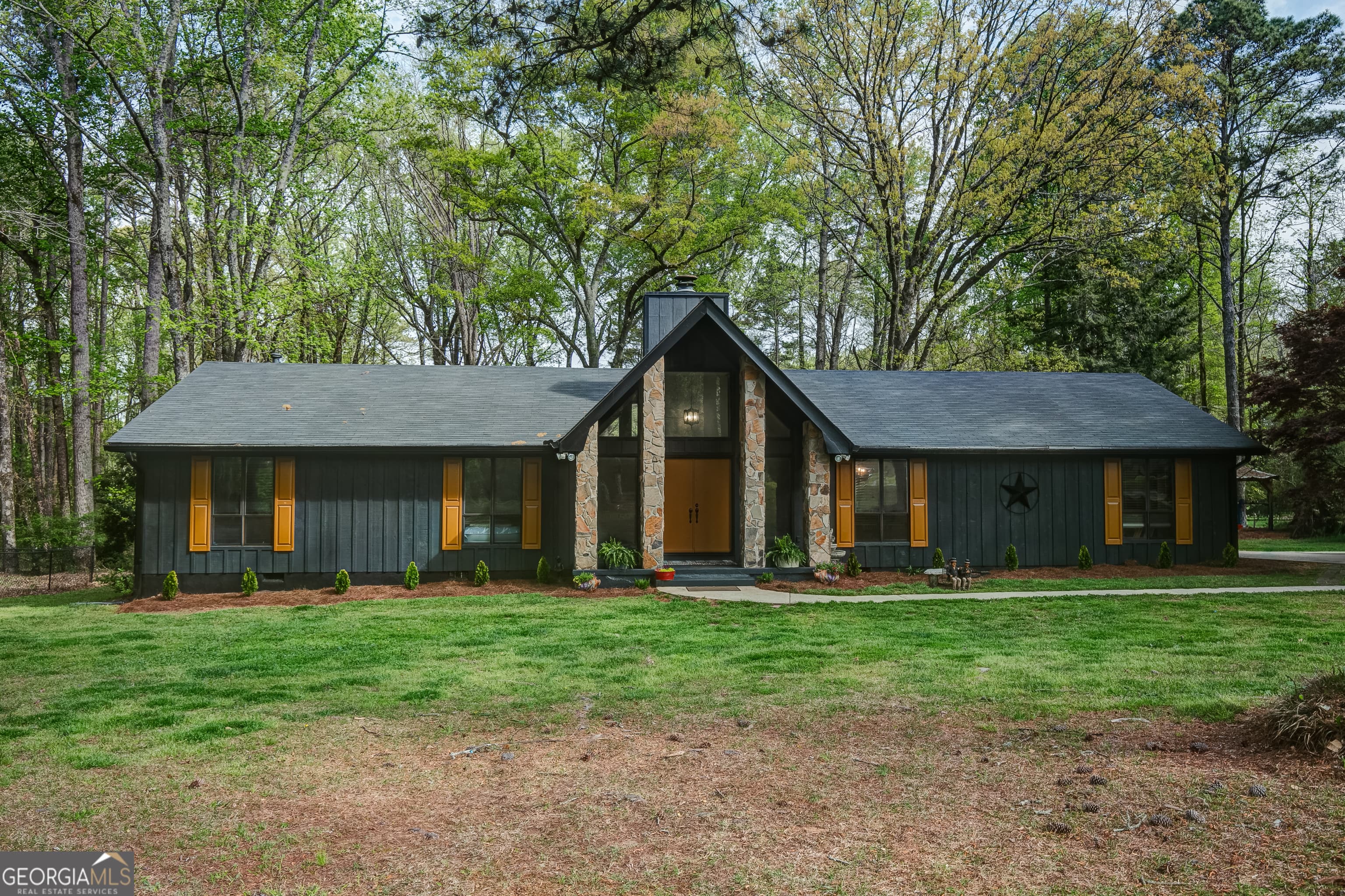 1188 Raymond Hill Rd — photo 2