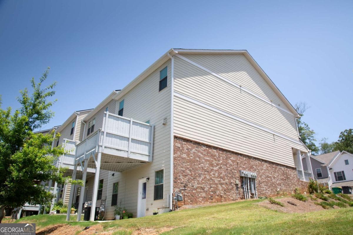 339 Cherryhill Ln — photo 2