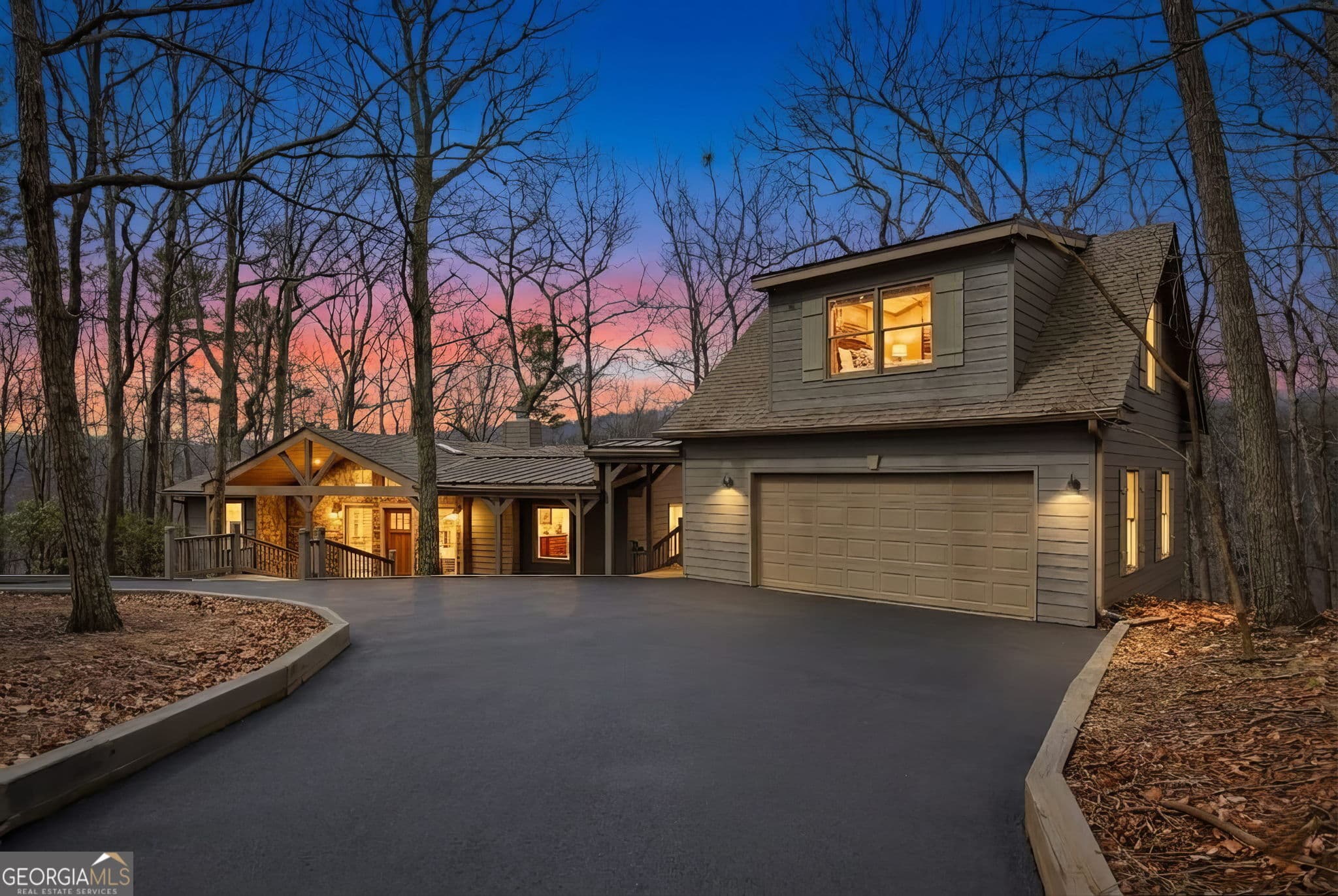 319 Columbine Dr — photo 2