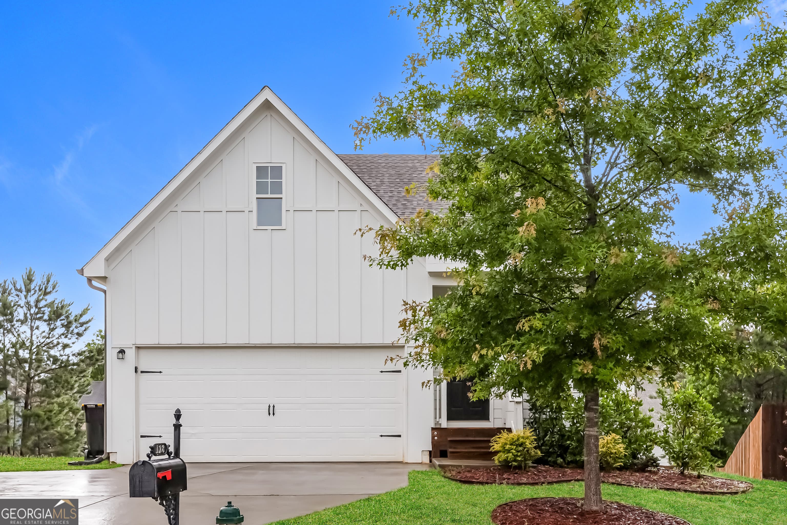 128 Hood Park Dr — photo 1