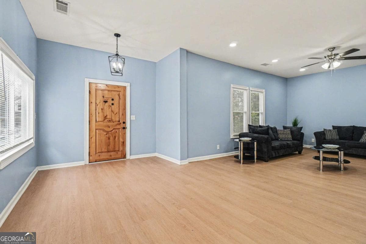 1382 Elizabeth Ln — photo 2