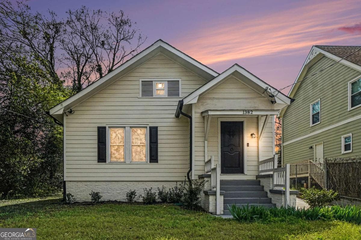 1382 Elizabeth Ln — photo 1