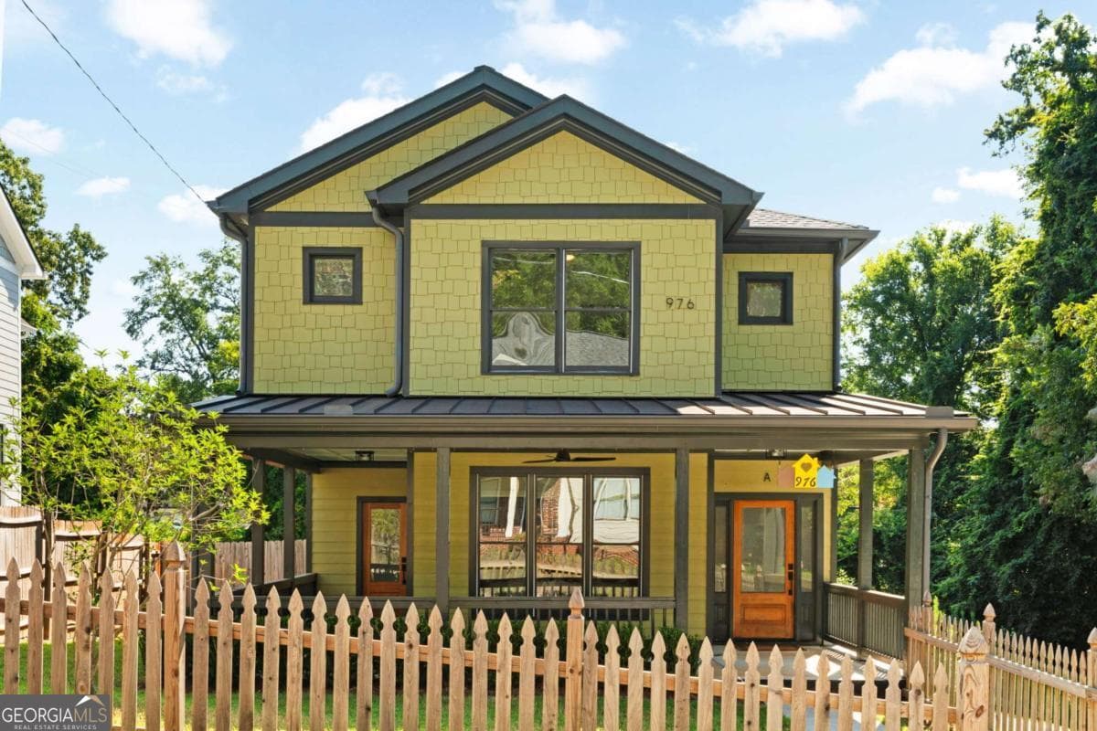 976 Dunning St A — photo 1