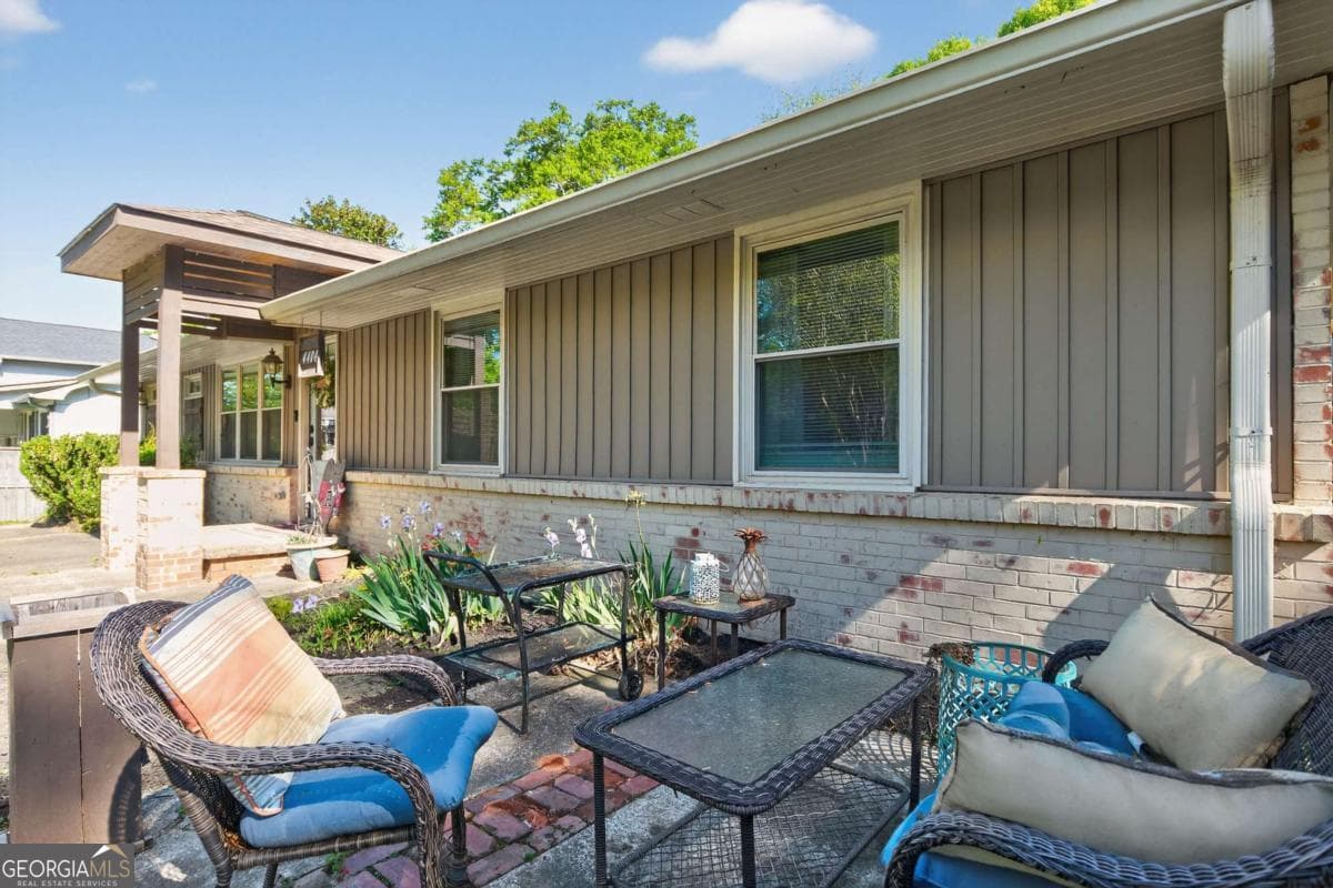 4404 Robinson St — photo 2