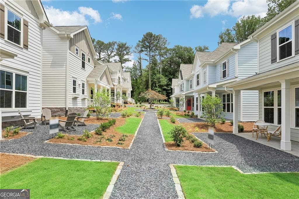 911 East Green Ln — photo 1