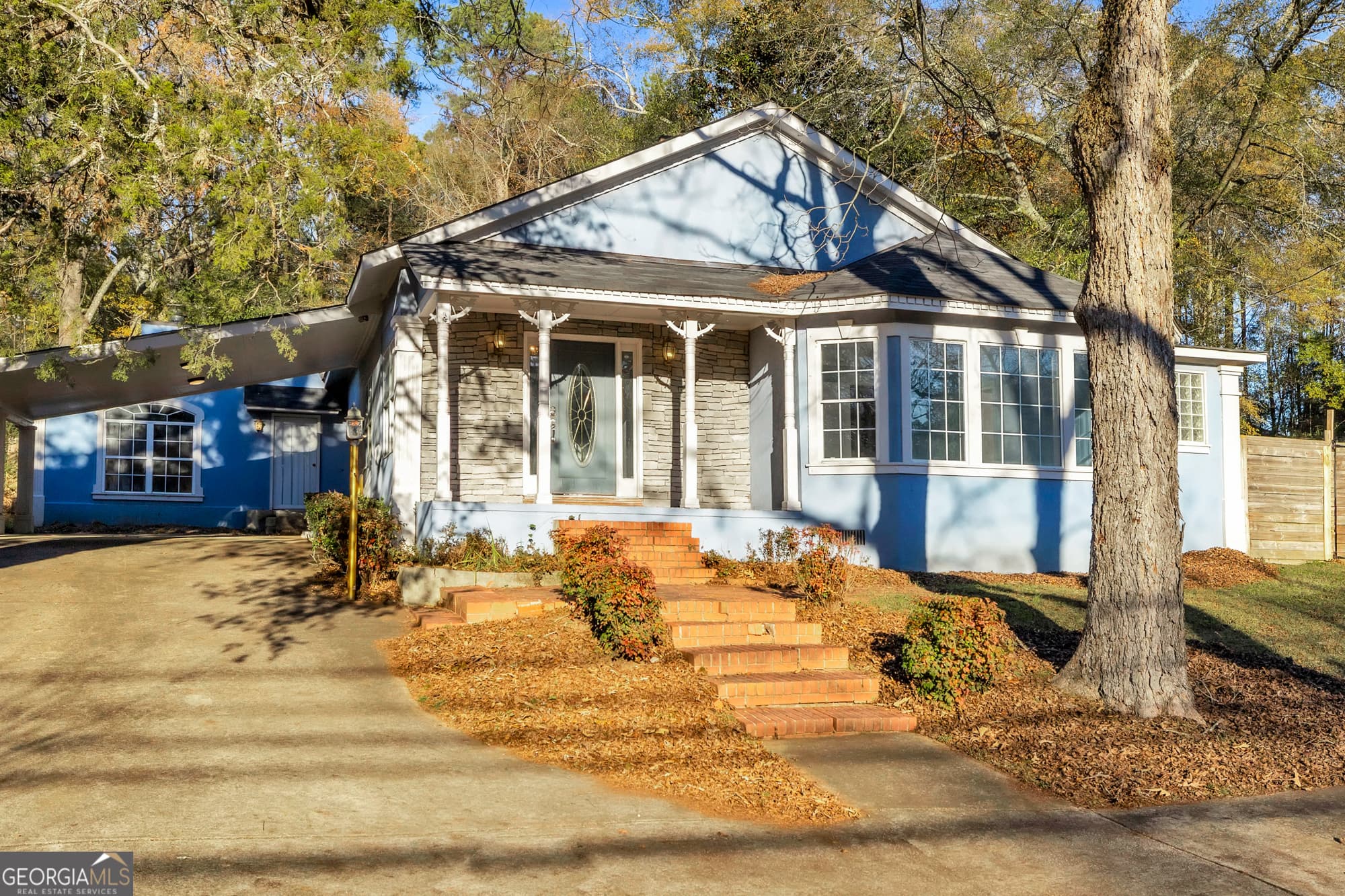 904 E Main St — photo 2