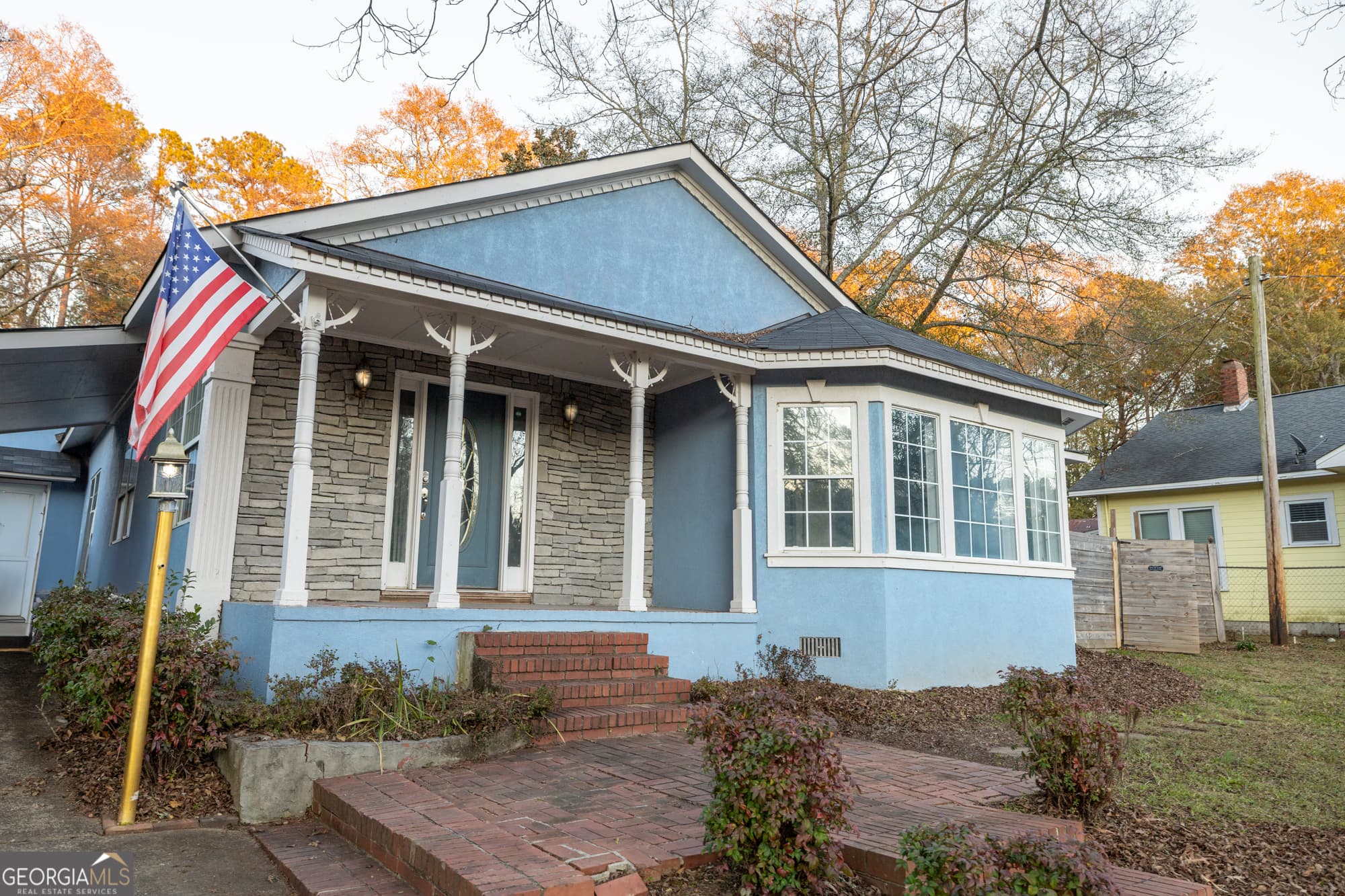 904 E Main St — photo 1