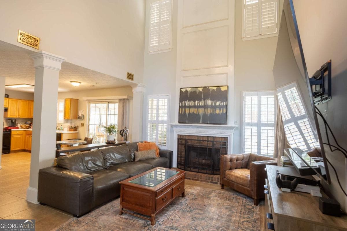 1312 Glenover Way — photo 2