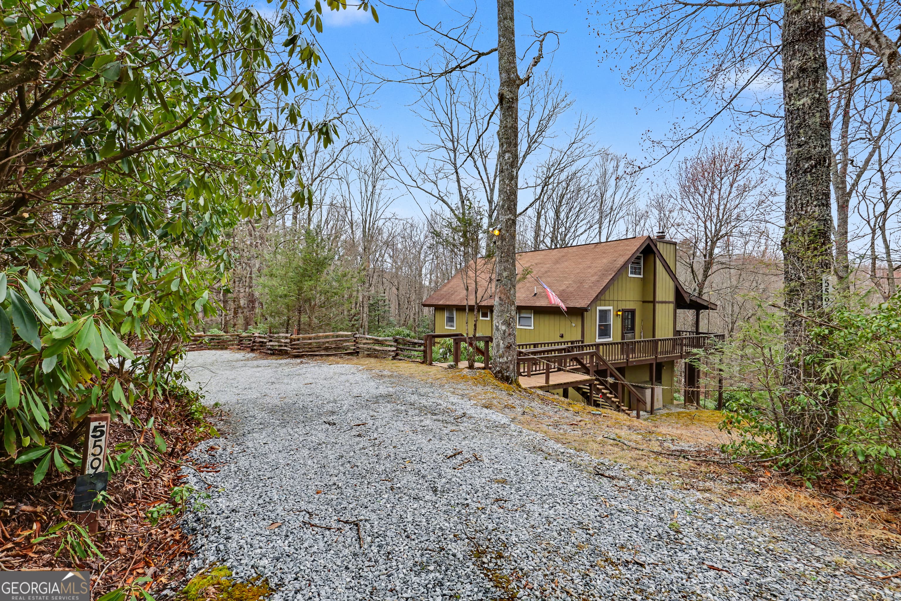 559 Maple Leaf Dr — photo 2