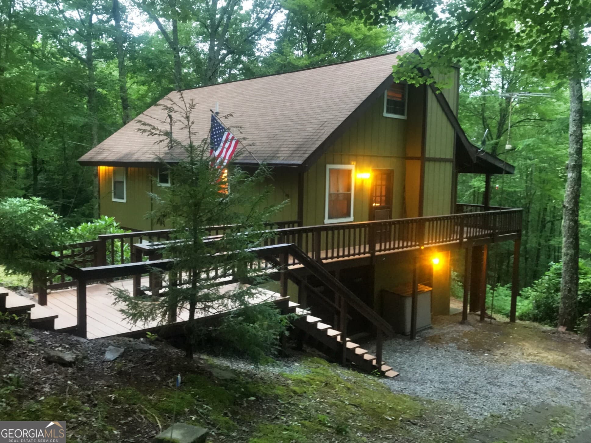 559 Maple Leaf Dr — photo 1