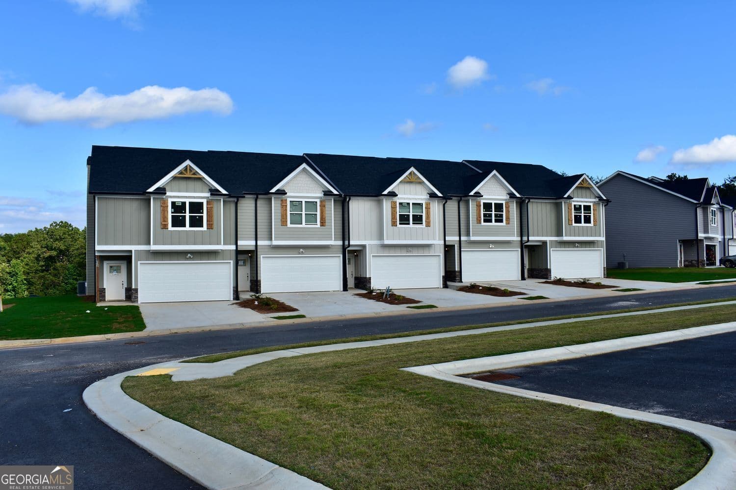 6370 Pine Ridge Point — photo 2