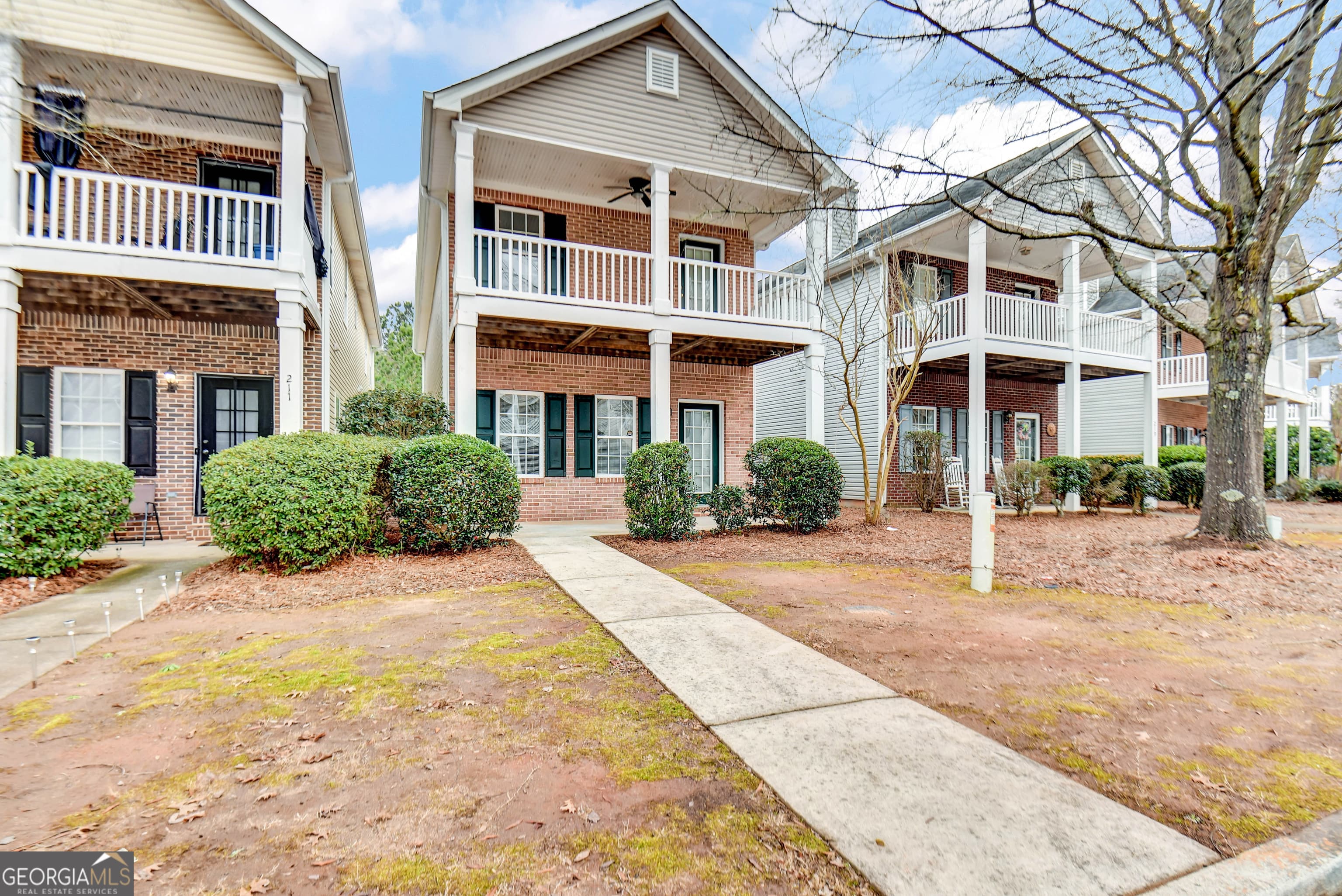 215 Milford Dr — photo 2