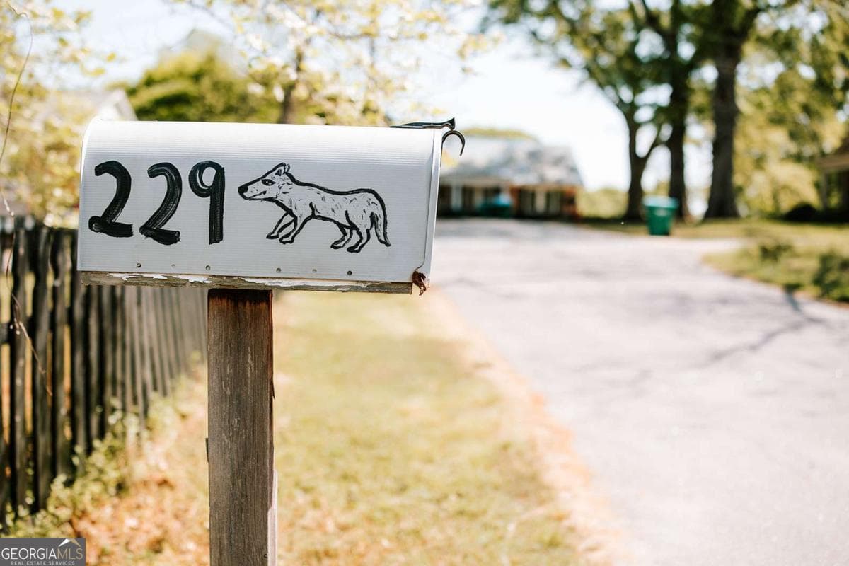 229 E Spring St — photo 2