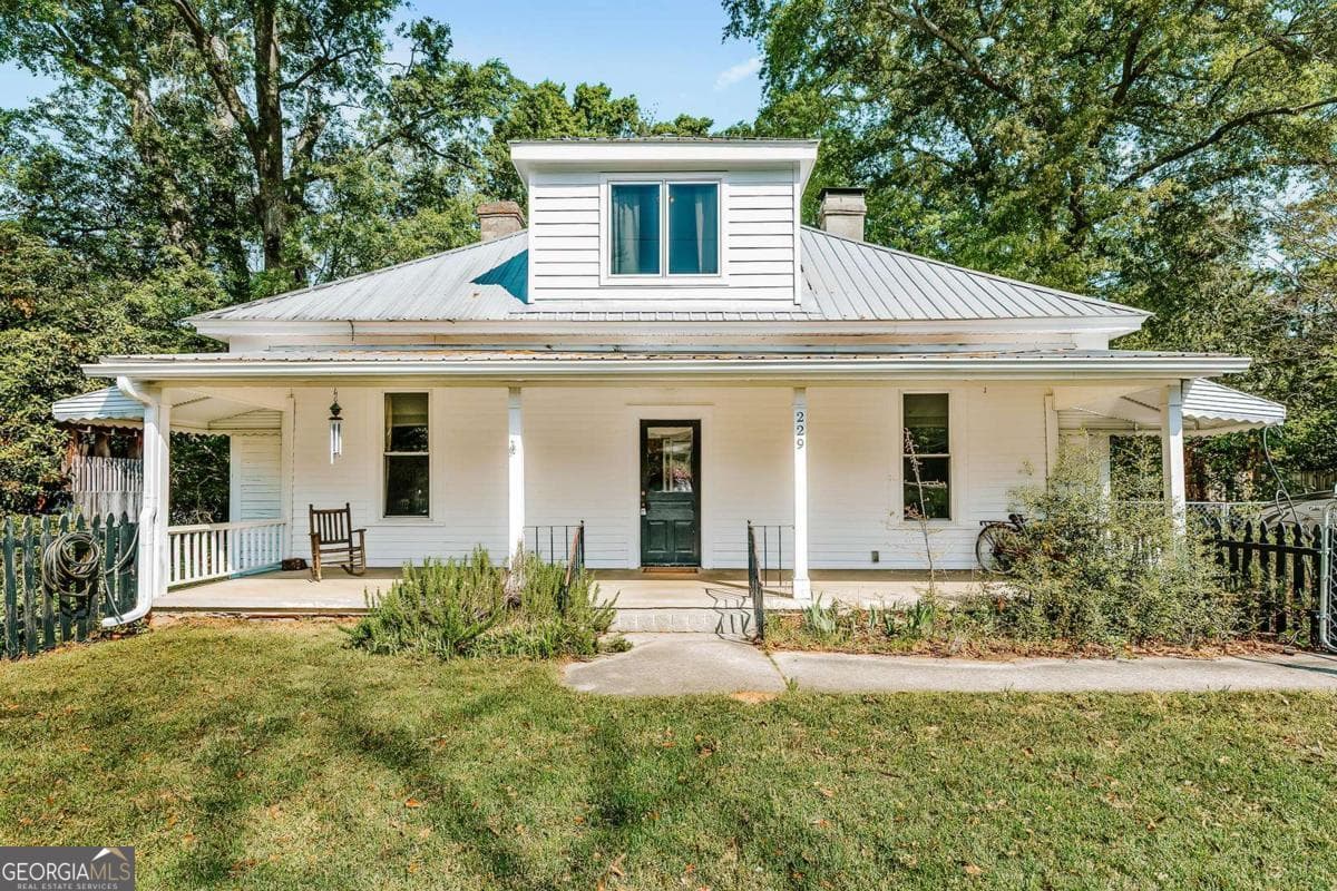 229 E Spring St — photo 1