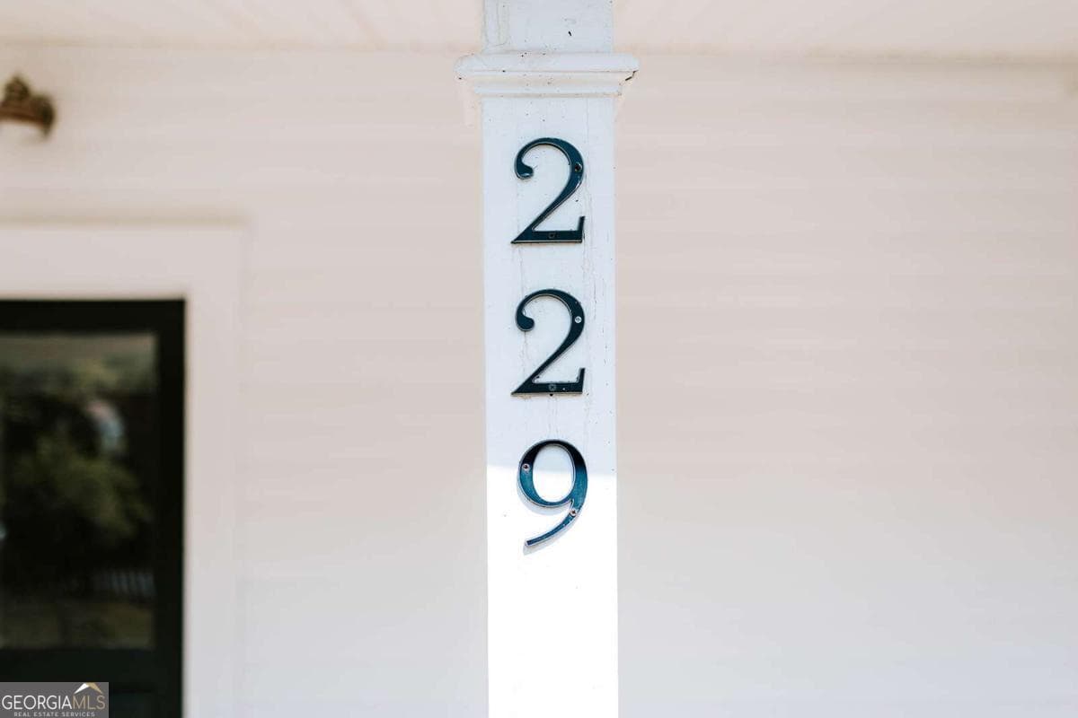 229 E Spring St — photo 39