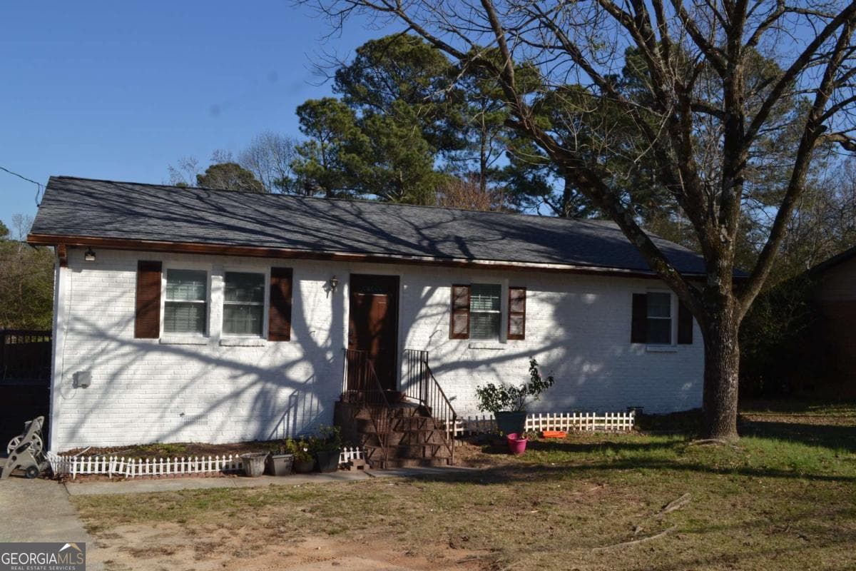 555 Lee Byrd Rd — photo 2