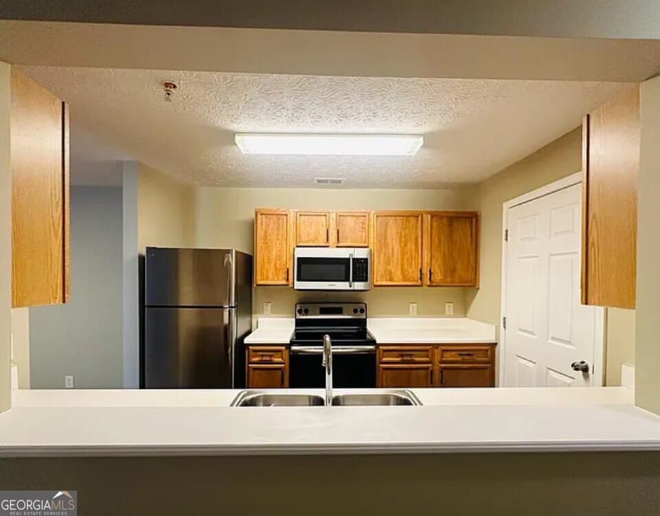 3221 Fairington Dr — photo 2