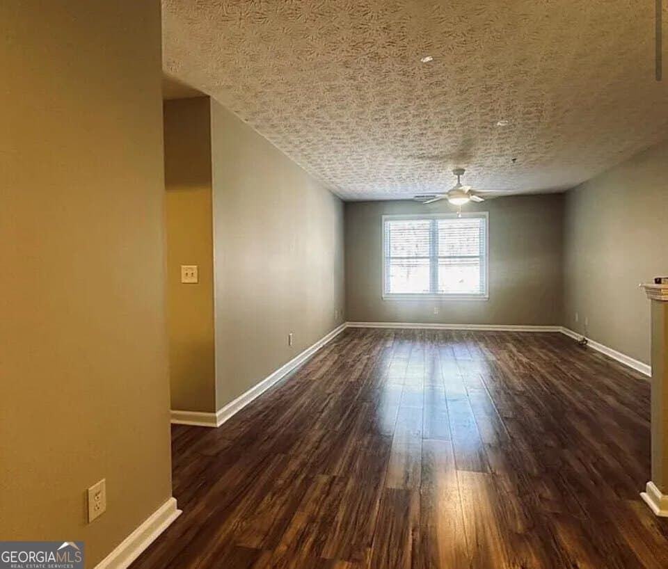 3221 Fairington Dr — photo 1