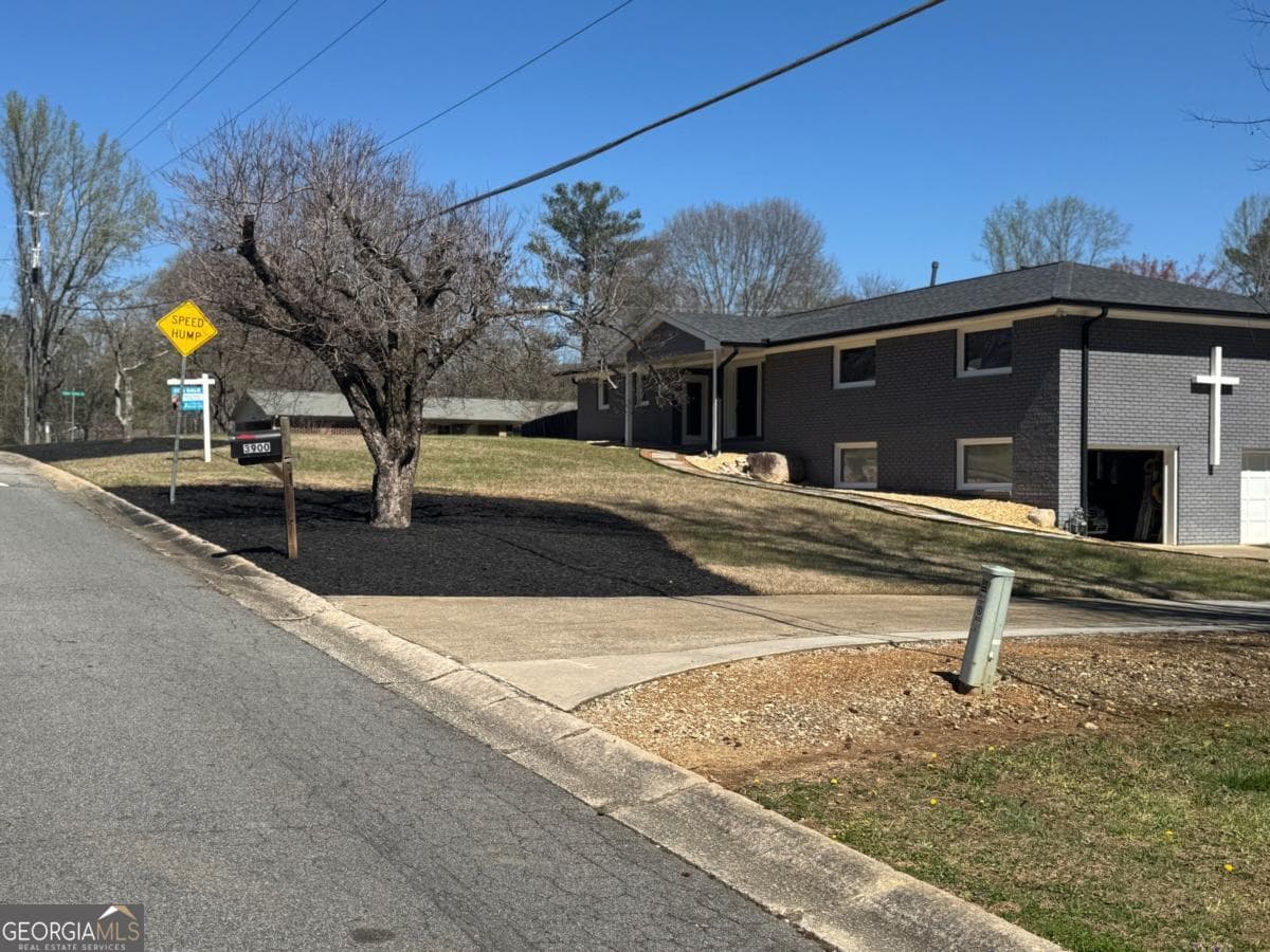 3900 Westmoreland Dr — photo 2