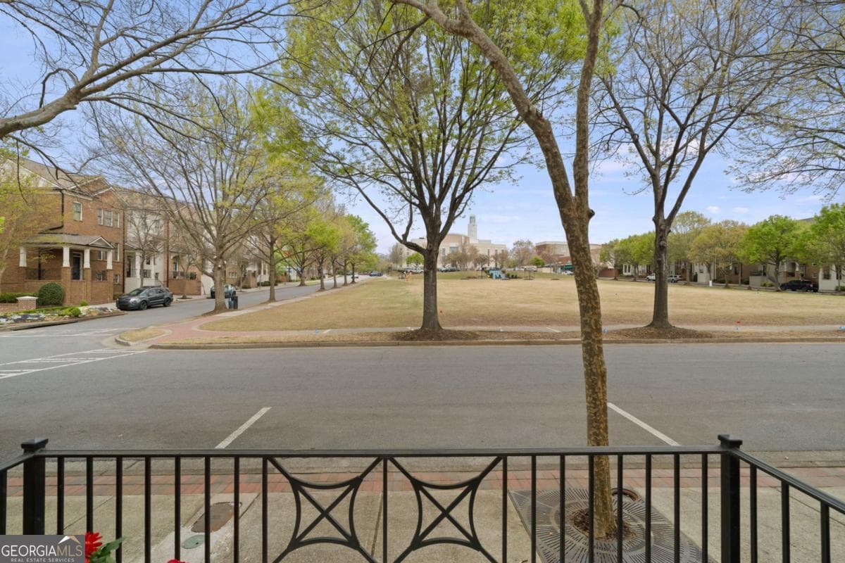 378 Suwanee Ave — photo 2