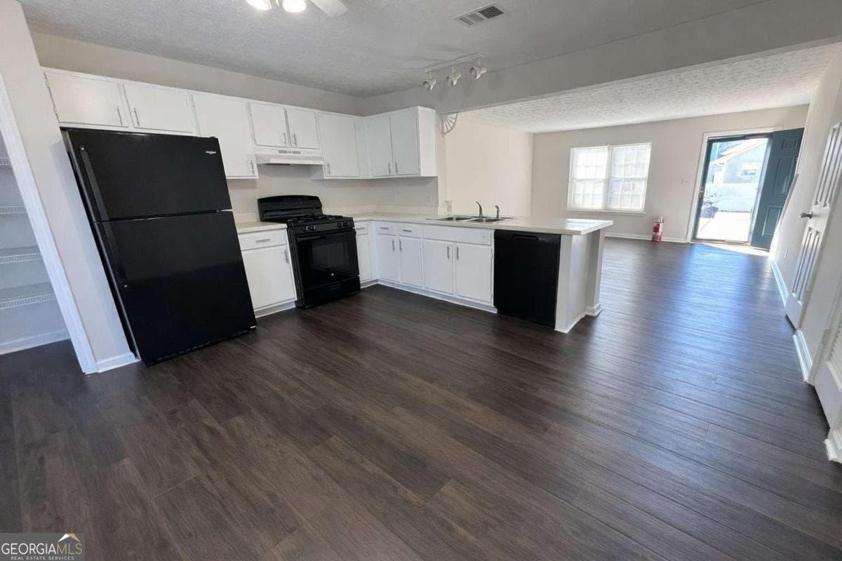 426 Bainbridge Dr — photo 2