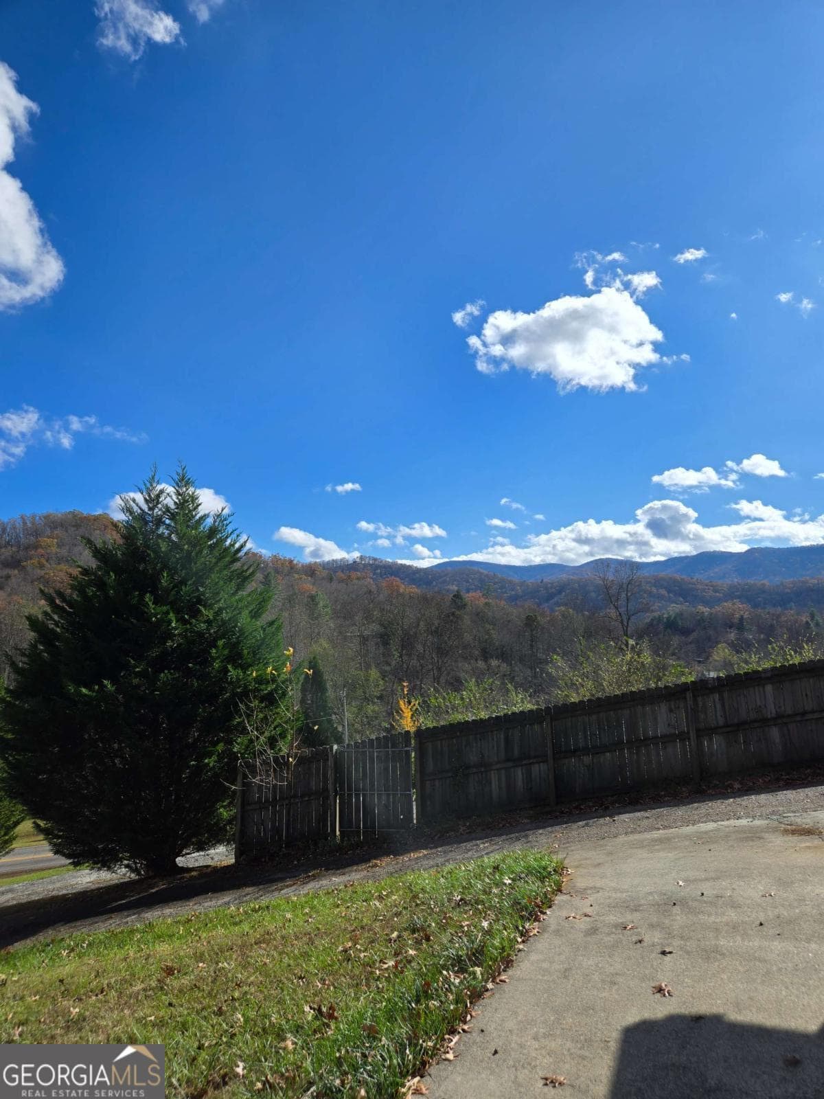 325 Scataway Rd — photo 2