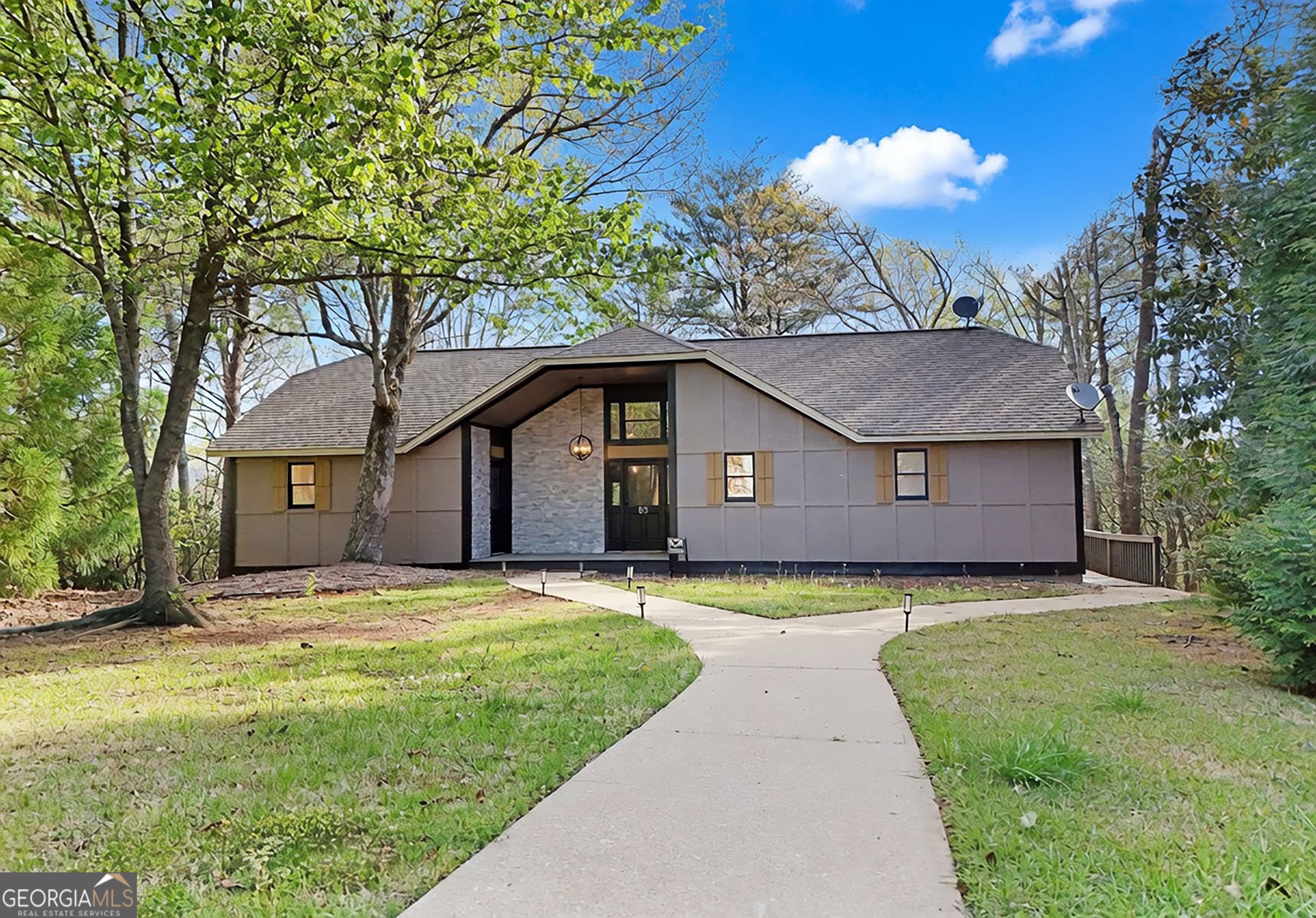 85 International Village Dr. Dr — photo 1