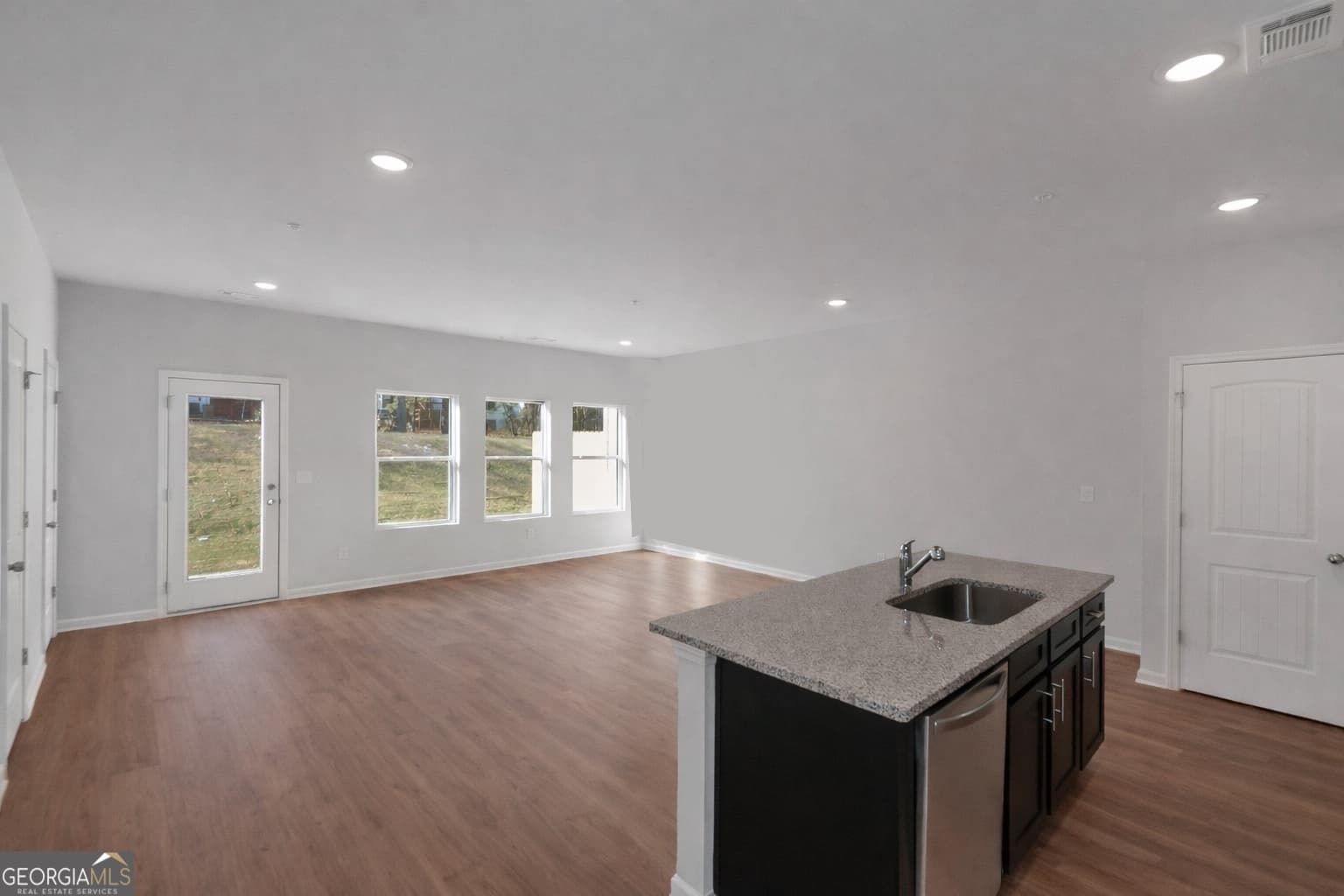 5455 Biltmore Dr — photo 2