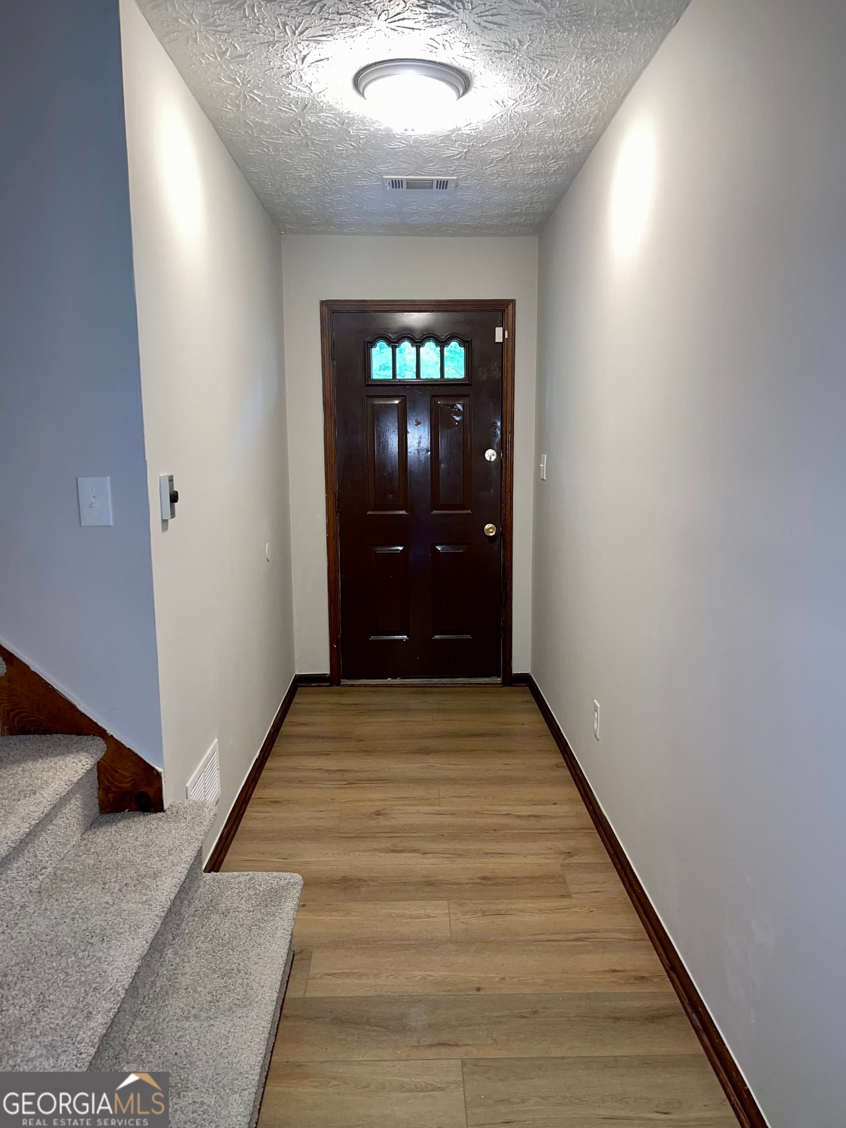 977 Leeward Ln — photo 2