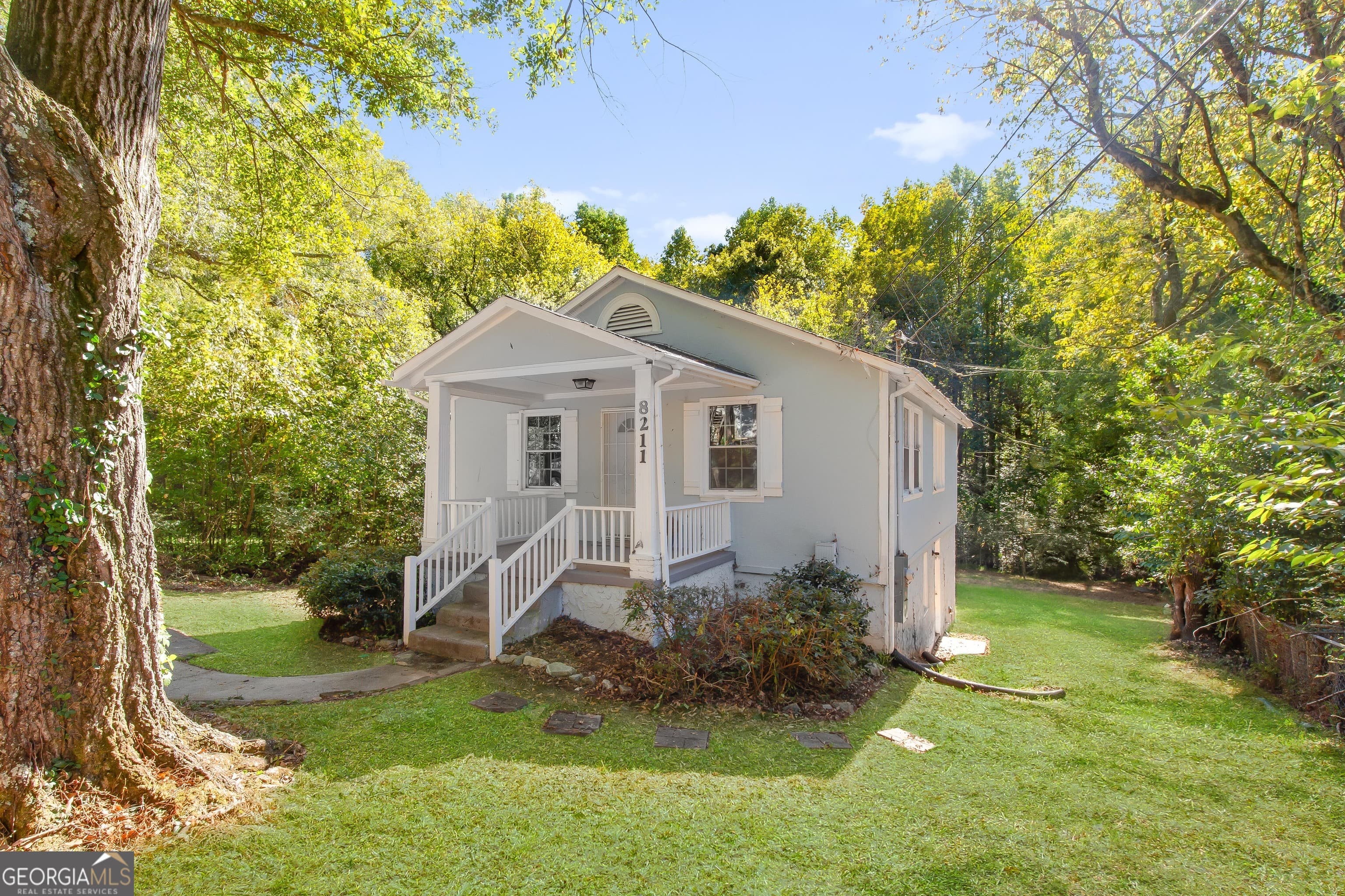 8211 Thompson St — photo 1