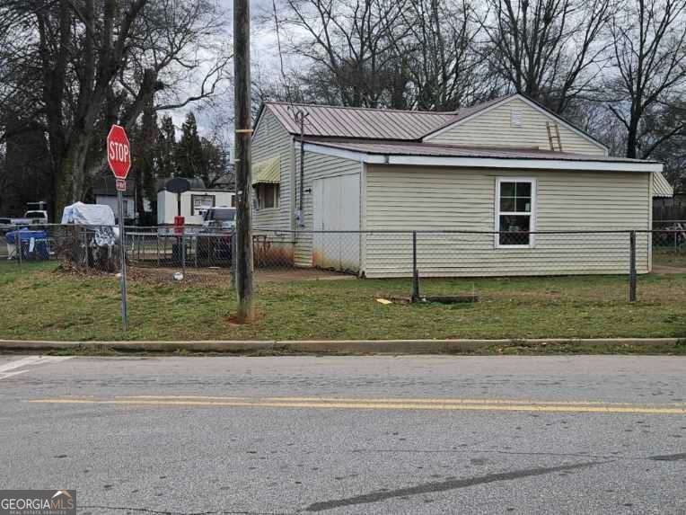 1322 Hazel St — photo 2