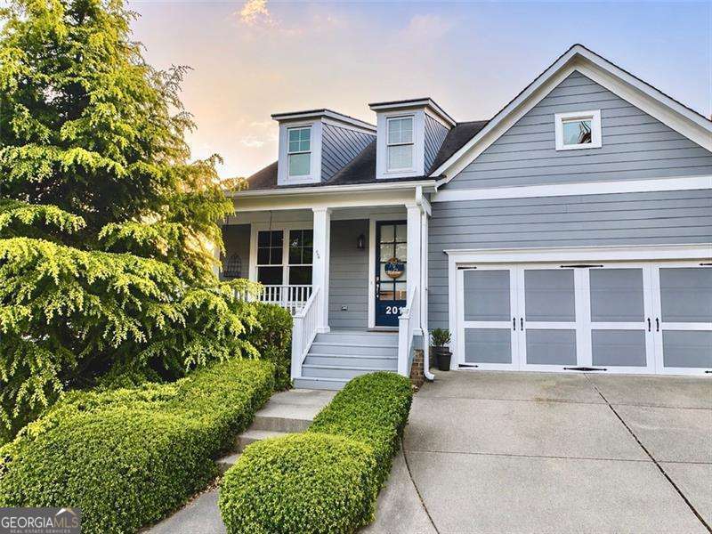 201 Providence Ln — photo 2