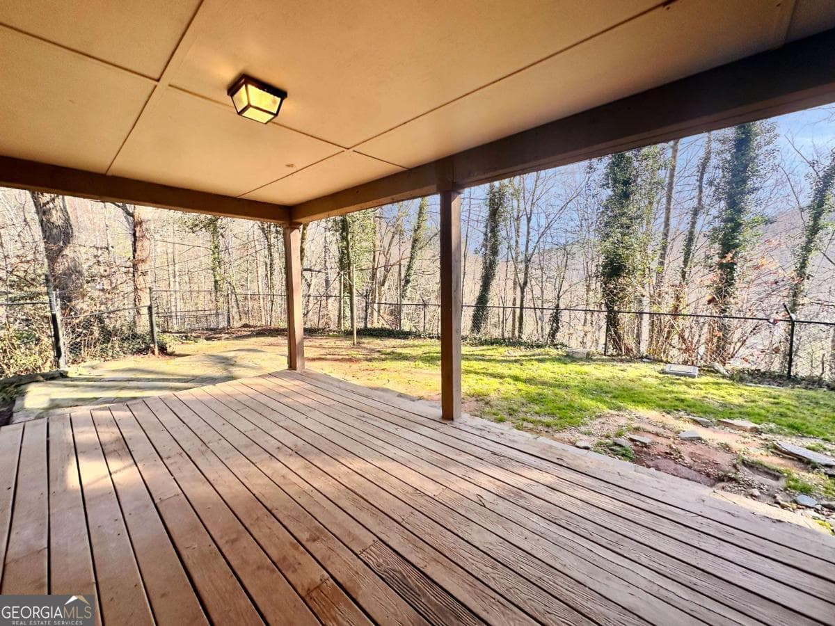 181 Barnyard Ln — photo 2