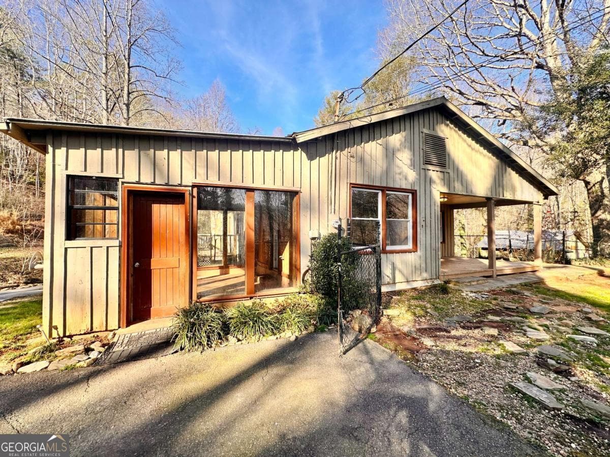 181 Barnyard Ln — photo 29