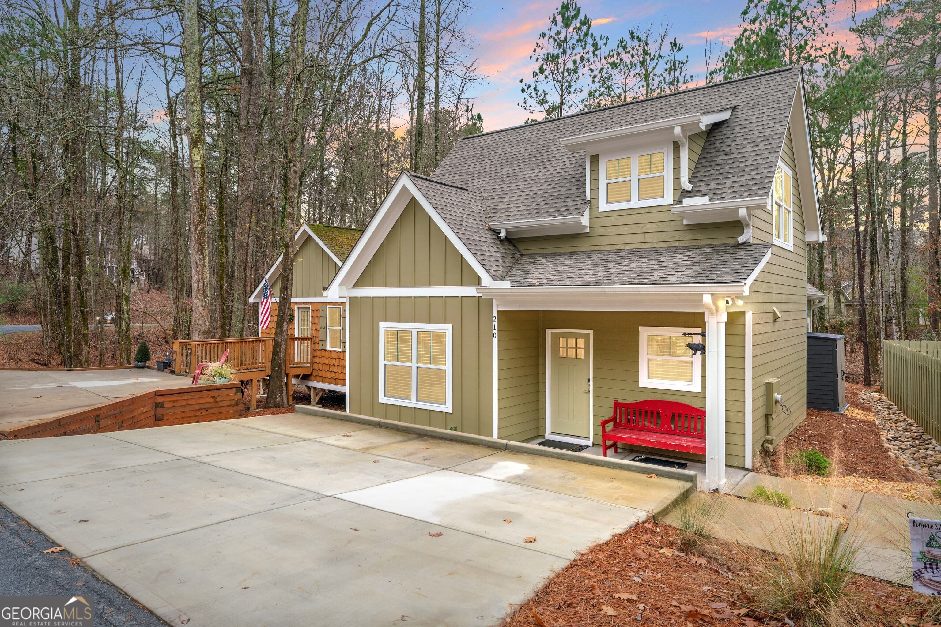 210 Hillside Dr — photo 1