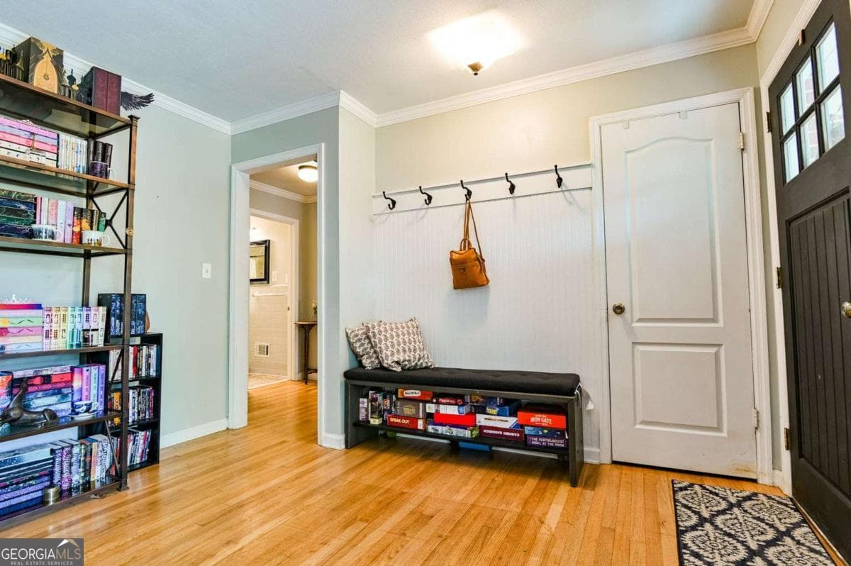 331 Greencrest Dr — photo 2