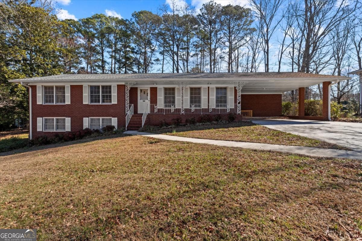 215 Gilbert Rd — photo 1