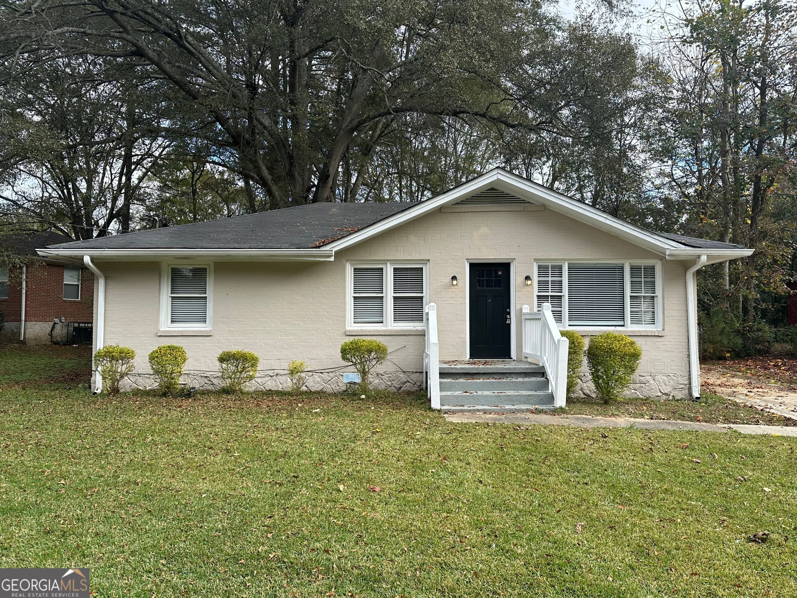 1764 Thomas Terrace — photo 2