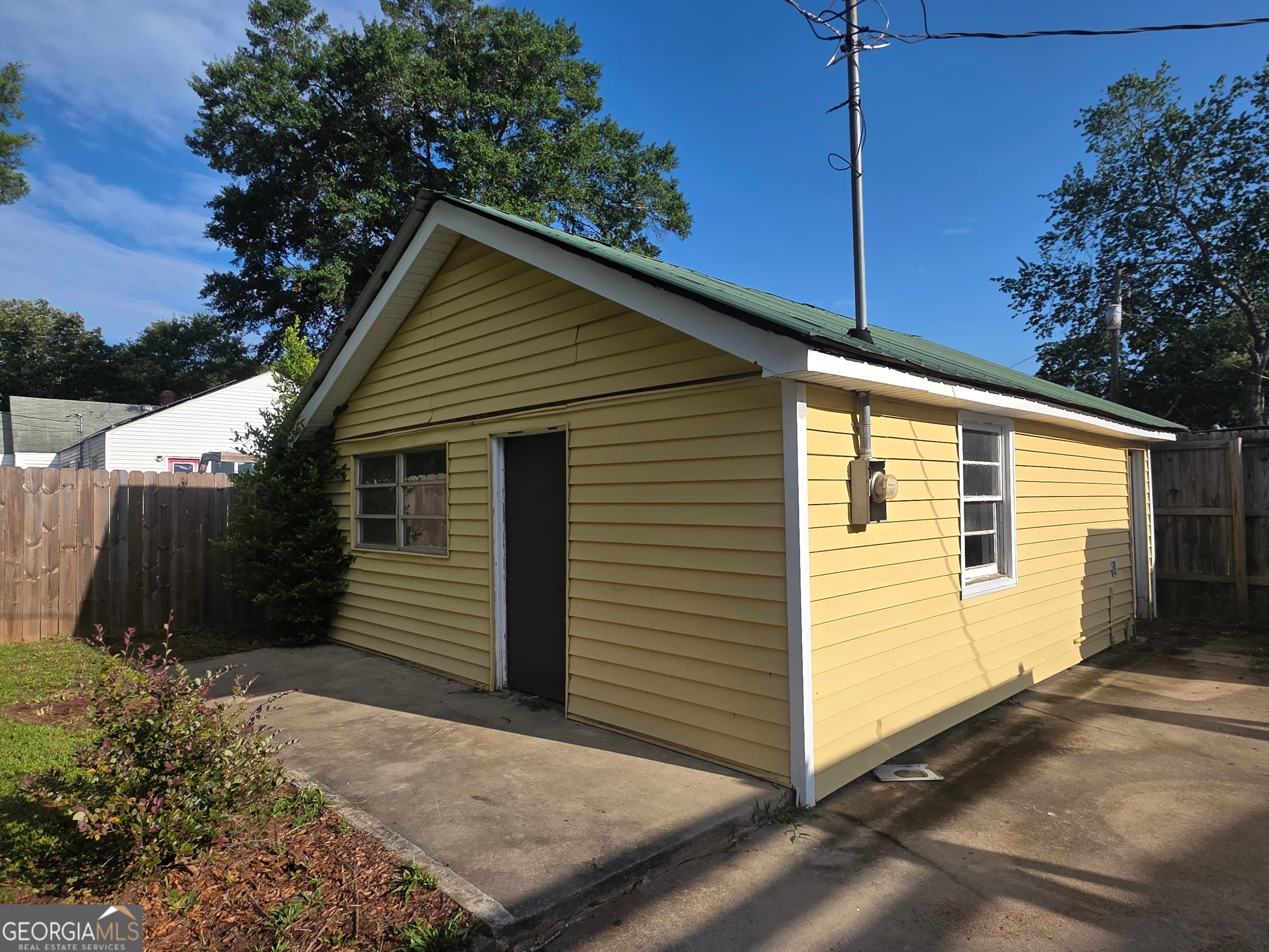 422 Jackson Ave — photo 2